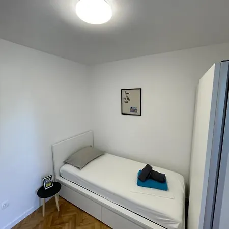 Owl - Modern Spacious For 4 - 5min To Centar דירה *