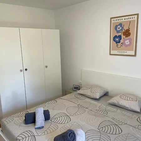 Owl - Modern Spacious For 4 - 5min To Centar דירה *