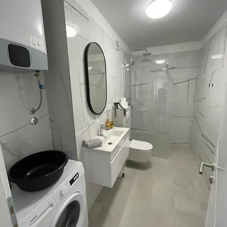 Owl - Modern Spacious For 4 - 5min To Centar *